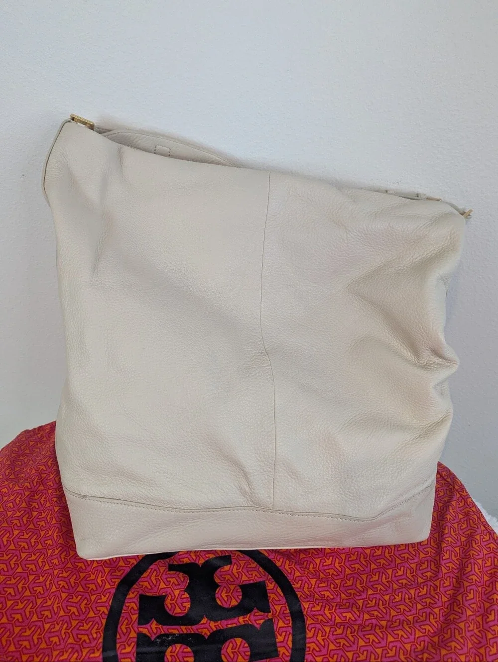 Tory Burch Kipp Hobo Bag Ivory Dust Pebbled Leather Gold Hardware